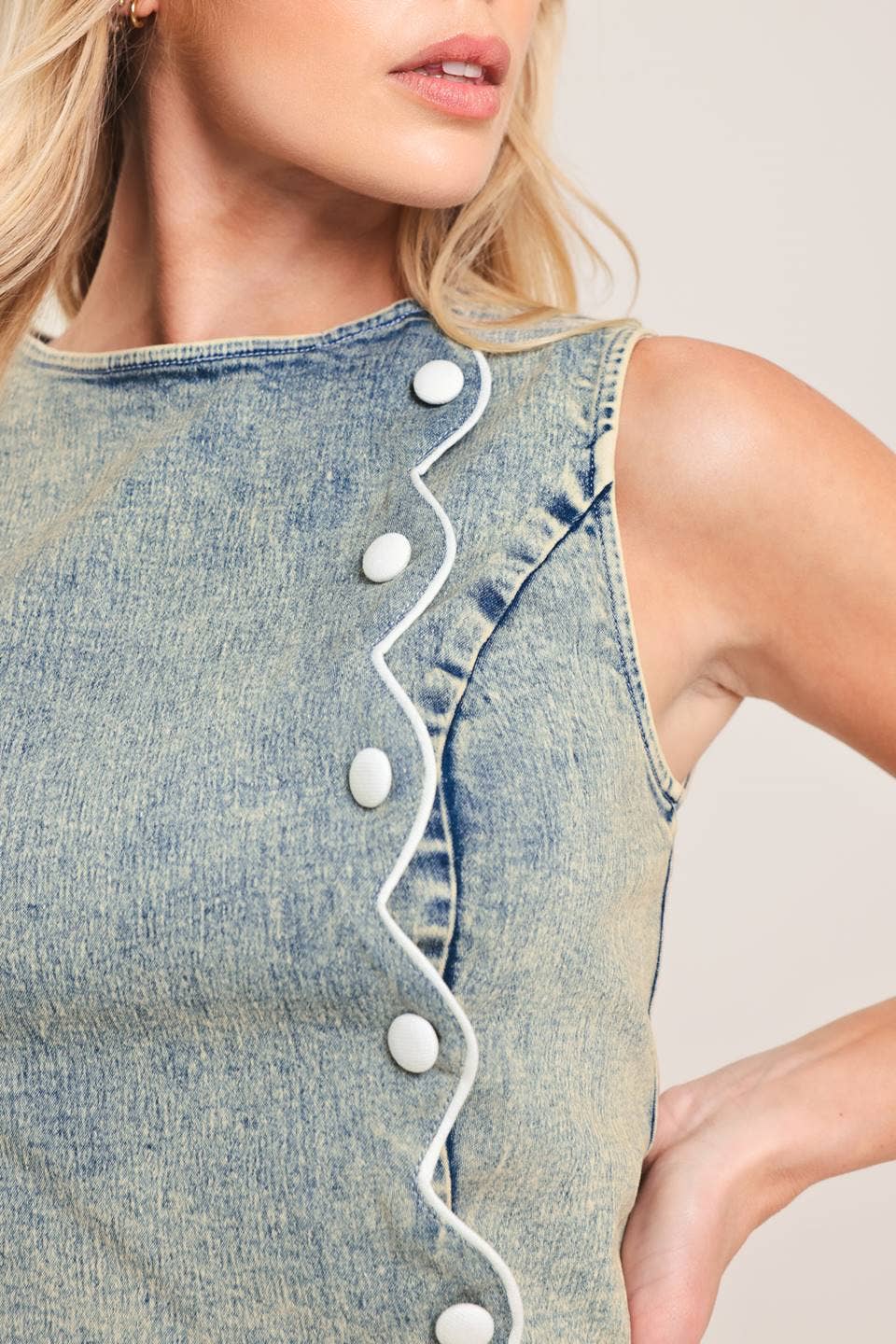 An acid washed denim crop top - IT14177